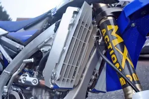 AXP RACING RADIATOR BRACE WRF BL