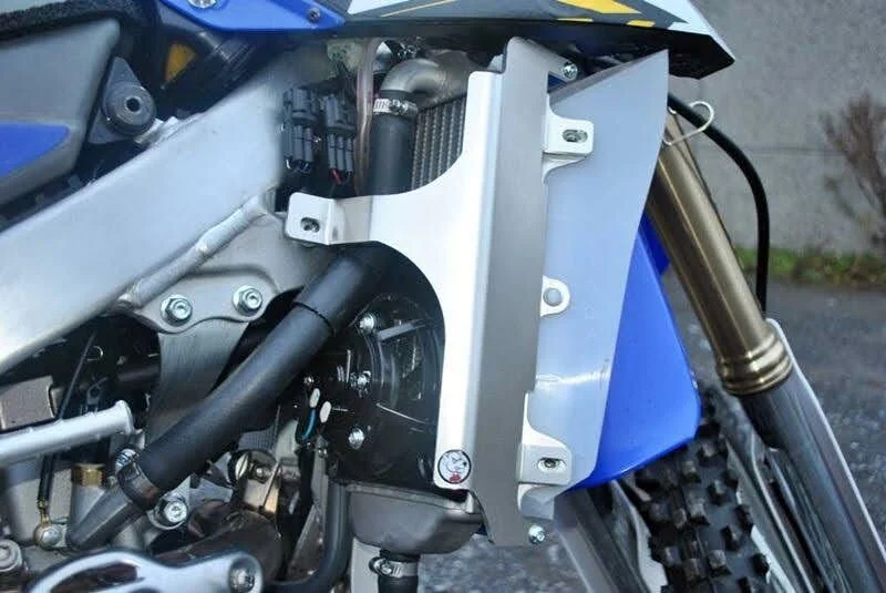 AXP RACING RADIATOR BRACE WRF BL