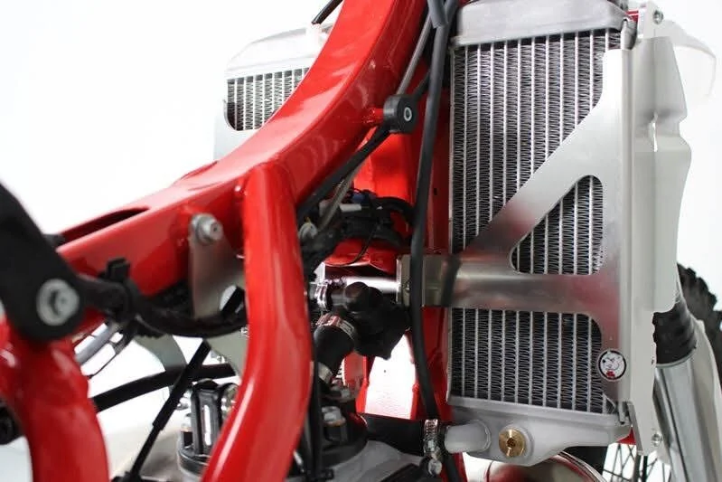 AXP RACING RADIATOR BRACE RR125-300 20-23 RD