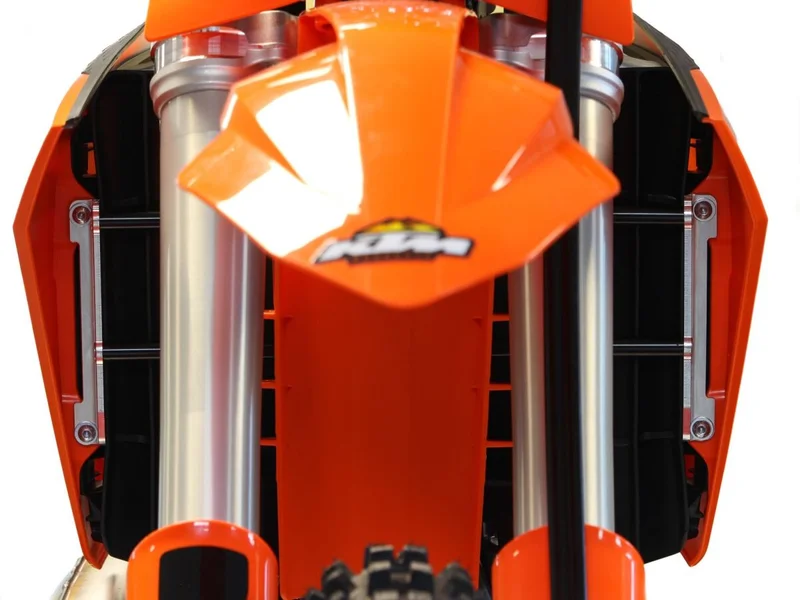 AXP RACING RADIATOR BRACE EXC/F 24- BK