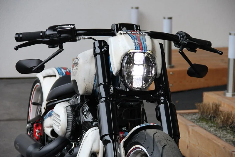 Cult-Werk FXBR headlamp mask ''V-Rod style''. Gloss black