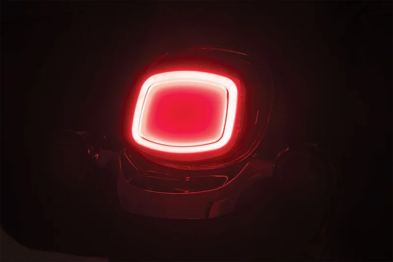 Kuryakyn TAILLIGHT TRACER RED