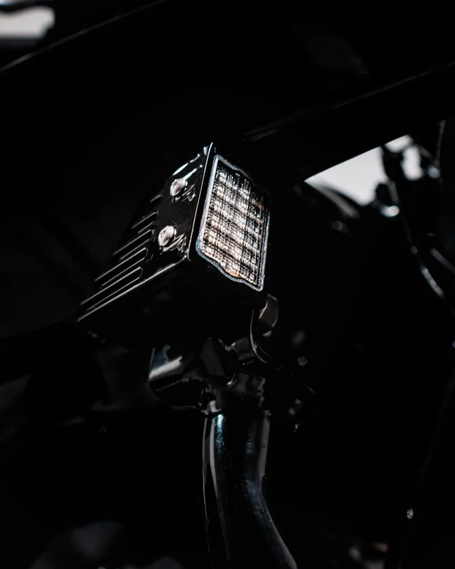 Custom Dynamics ECE LOW RIDER ST PERF. LED FR.