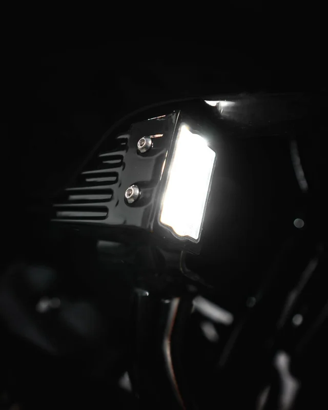 Custom Dynamics ECE LOW RIDER ST PERF. LED FR.