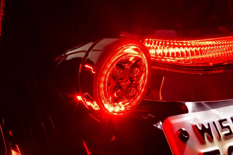 Ciro 3D LIGHT FANG RR CHR/SMK