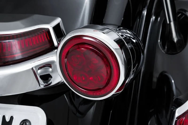 Ciro 3D LIGHT FANG RR CHR/RED