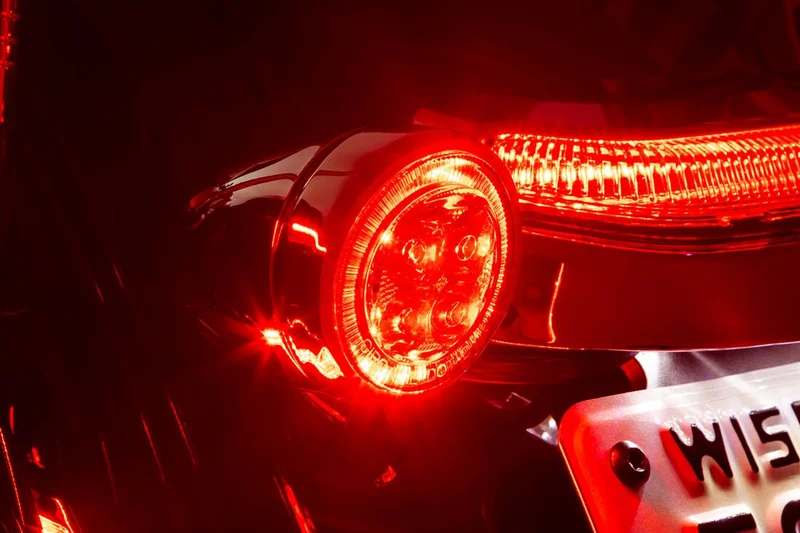 Ciro 3D LIGHT FANG RR CHR/RED