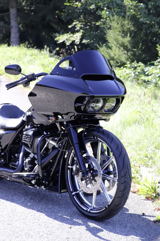 Cult-Werk Windshield ''Racing''. Gloss black