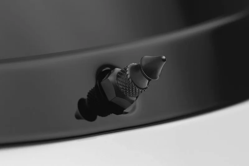 Kuryakyn MOUNT WSHIELD SPK BK 14+