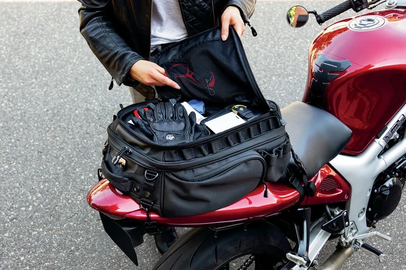 Kuryakyn BAG MOMENTUM ROAMER TAIL - BLA