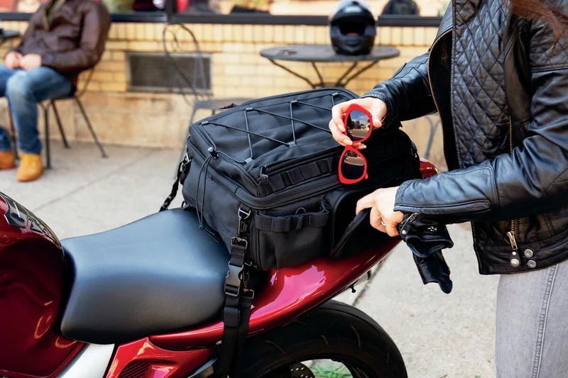 Kuryakyn BAG MOMENTUM ROAMER TAIL - BLA