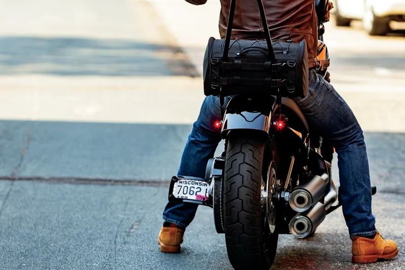 Kuryakyn BAG MOMENTUM RAMBLER ROLL - BL