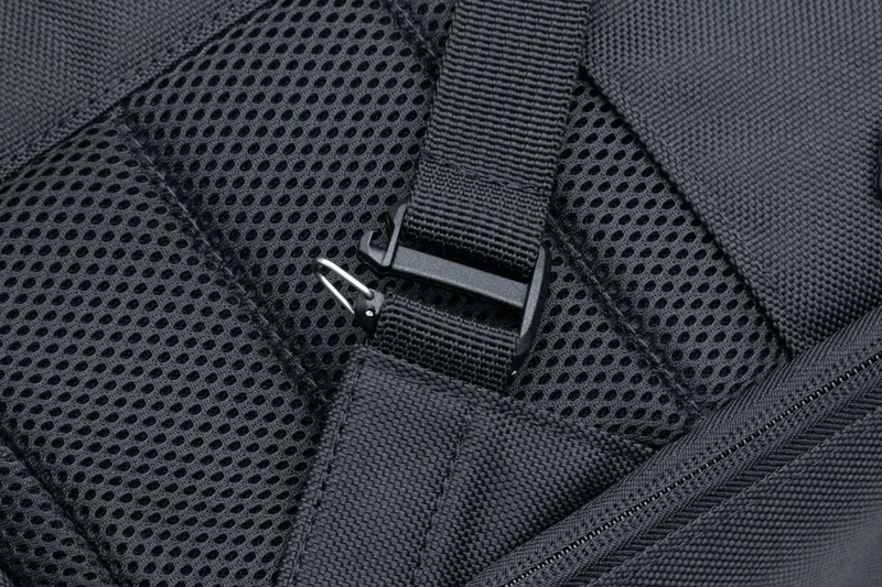Kuryakyn BACKPACK MOMENTUM RUNAWAY - BL