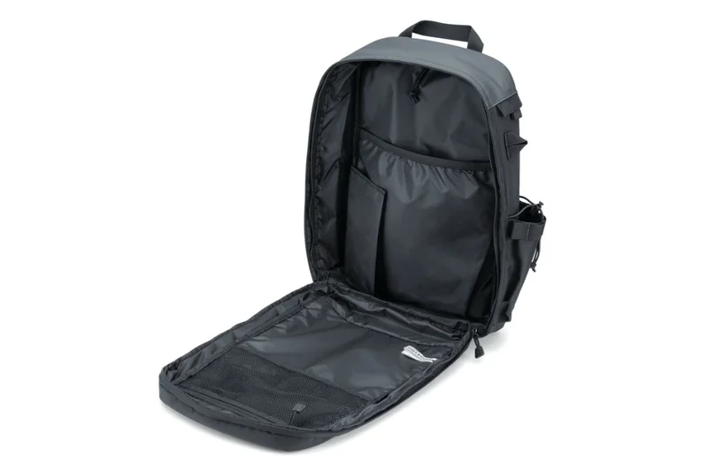 Kuryakyn BACKPACK MOMENTUM RUNAWAY - BL