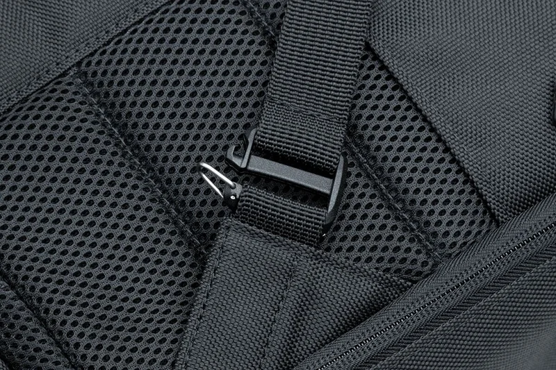 Kuryakyn BACKPACK MOMENTUM RUNAWAY - BL