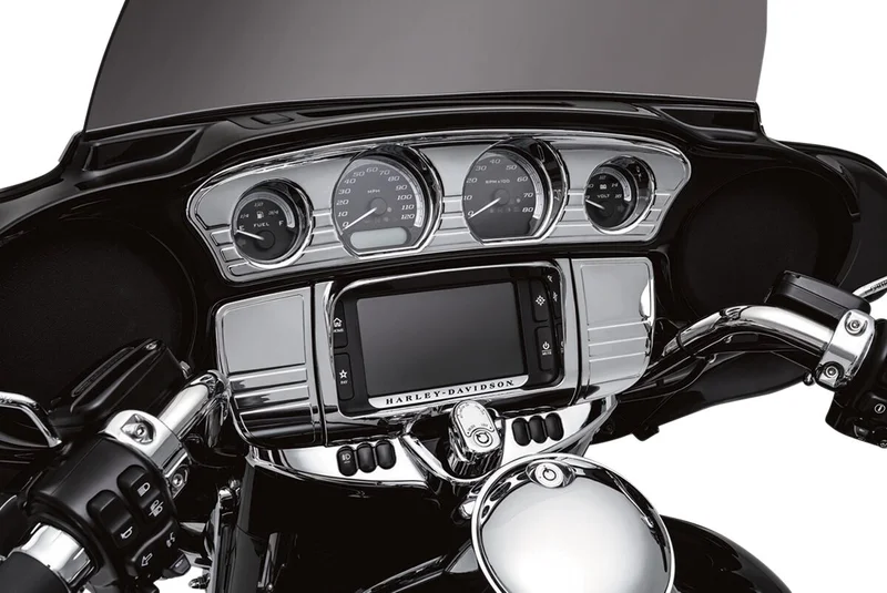 Kuryakyn TRIM DELUXE TRI-LINE STEREO -